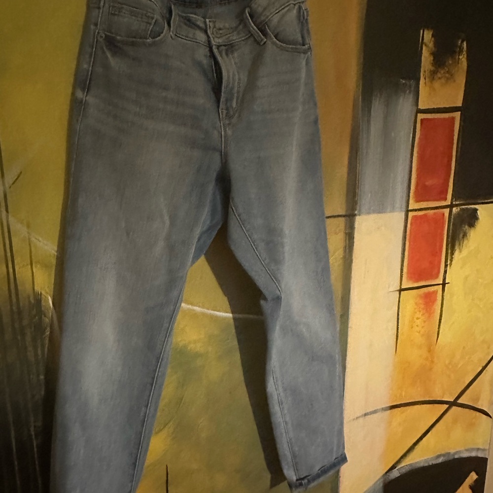 Old Navy Women's Straight-Leg Jeans in Light Blue Wash